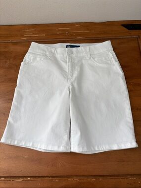 AbSolution White Bermuda Shorts Size 6